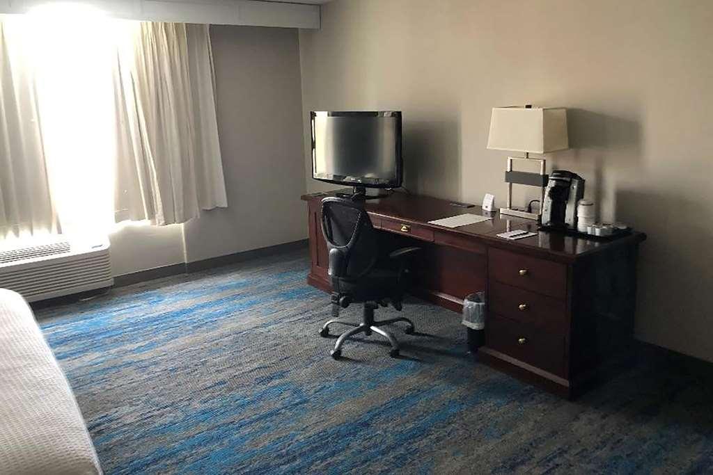 Hotel Ramada By Wyndham Cleveland Independence Habitación foto